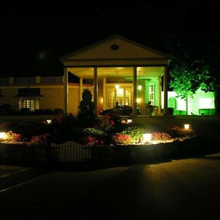 Hotel Carlisle & Embers Convention Center Екстериор снимка