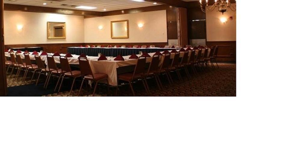 Hotel Carlisle & Embers Convention Center Екстериор снимка