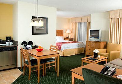 Hotel Carlisle & Embers Convention Center Екстериор снимка