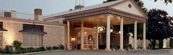 Hotel Carlisle & Embers Convention Center Екстериор снимка