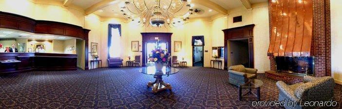 Hotel Carlisle & Embers Convention Center Интериор снимка