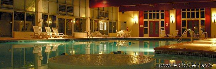 Hotel Carlisle & Embers Convention Center Екстериор снимка