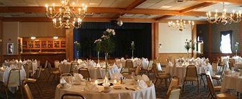 Hotel Carlisle & Embers Convention Center Екстериор снимка