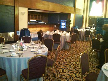 Hotel Carlisle & Embers Convention Center Екстериор снимка